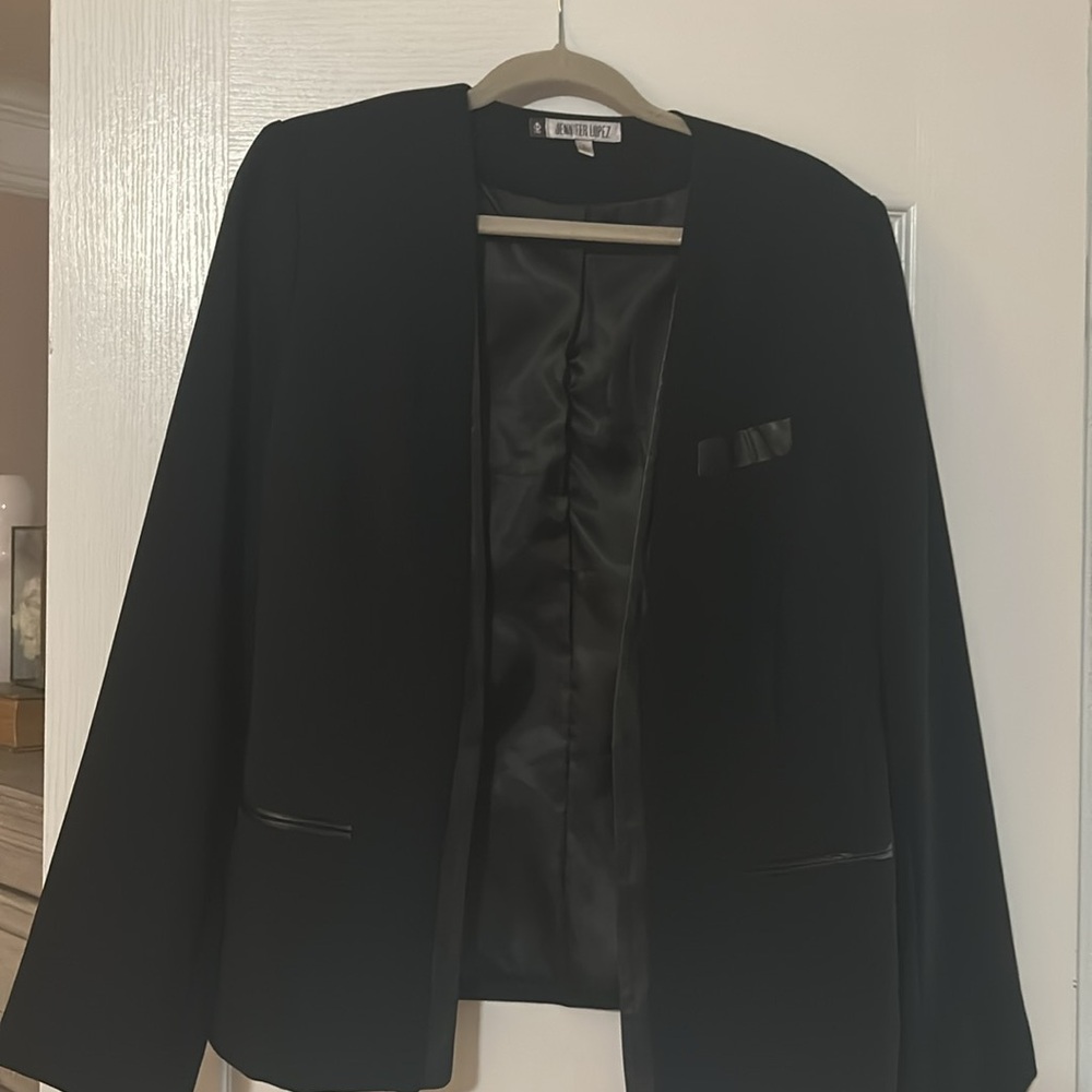 Jennifer Lopez Elegant Black Dress